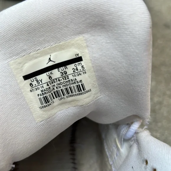 Air Jordan 12 - Picture 6 of 6